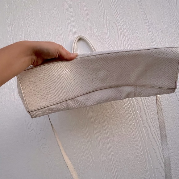 Wilson Leather Snake Skin Patent Leather cream Tote Bag - Picture 8 of 16